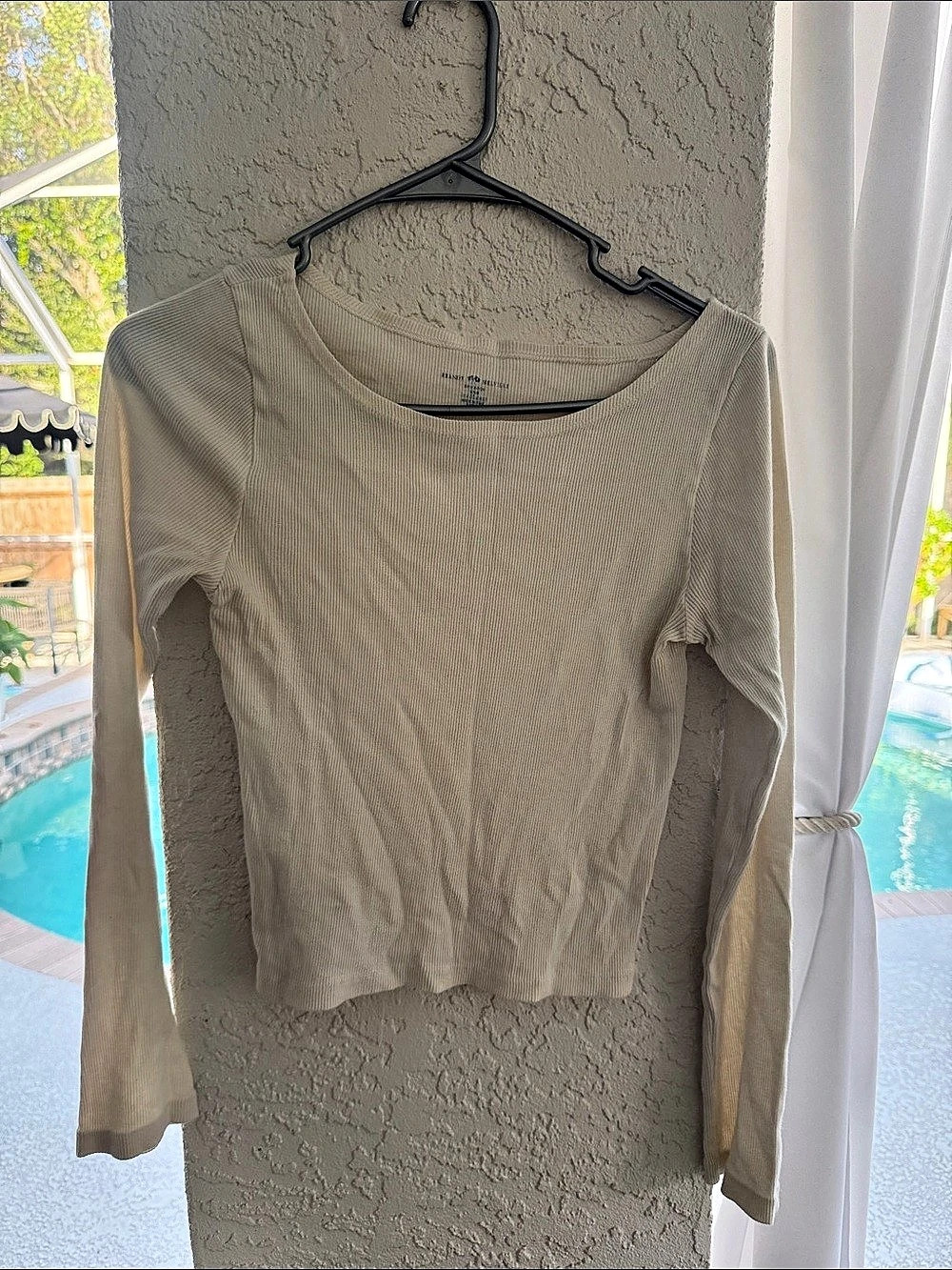Brandy Melville Ribbed Long Sleeve Top in Cream Size s gently used - Picture 1 of 4